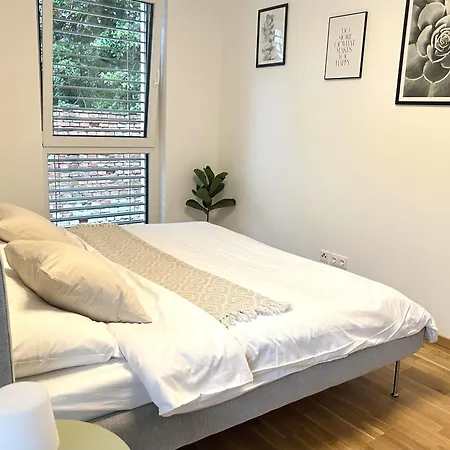 Zentrale Business- Und Familienwohnung Naehe Wien Apartment *